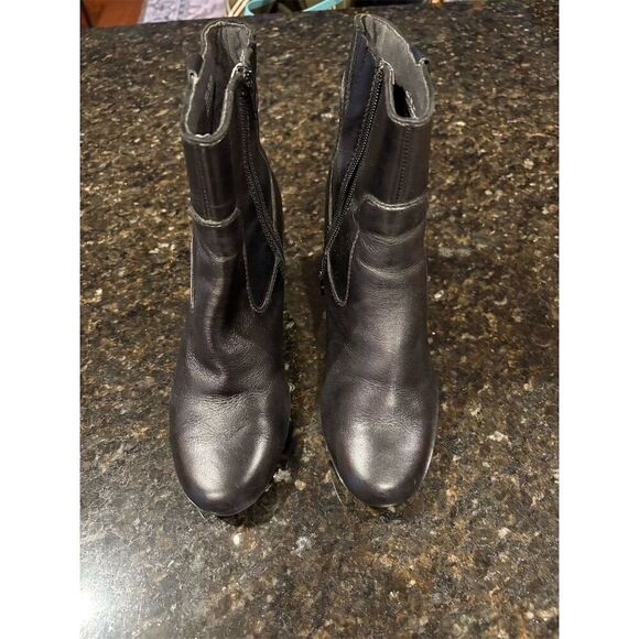 Clark’s Women's Black Ankle Boots Size 8M 3" Heel Casual Zip - Picture 2 of 11